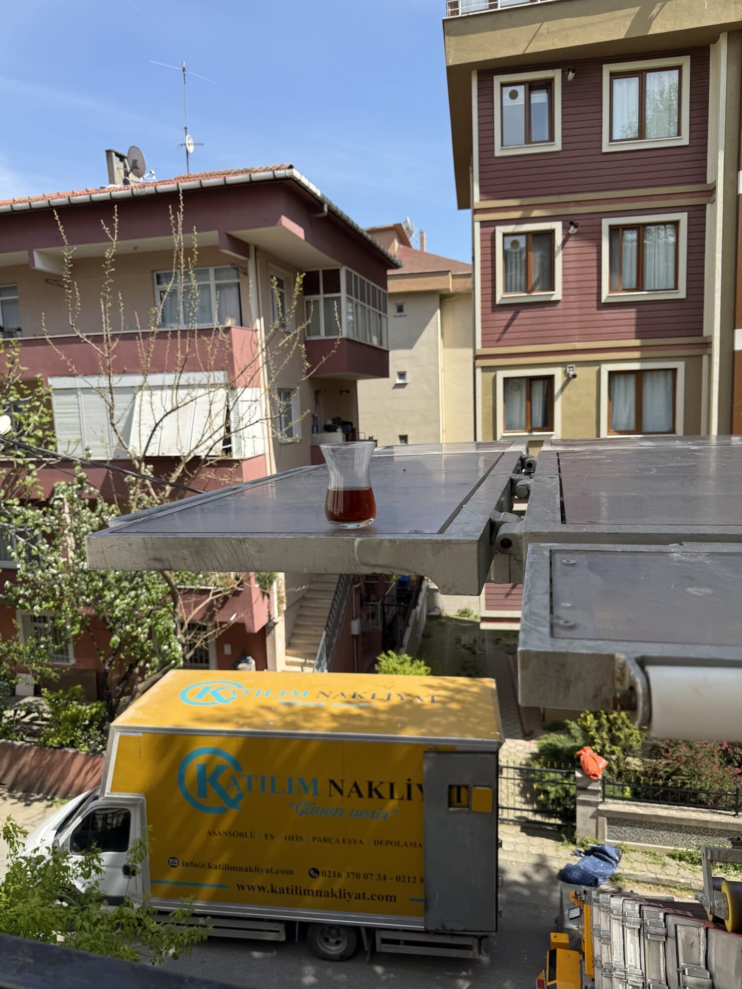Evden eve taşımada yerinde hizmet veren aracımız