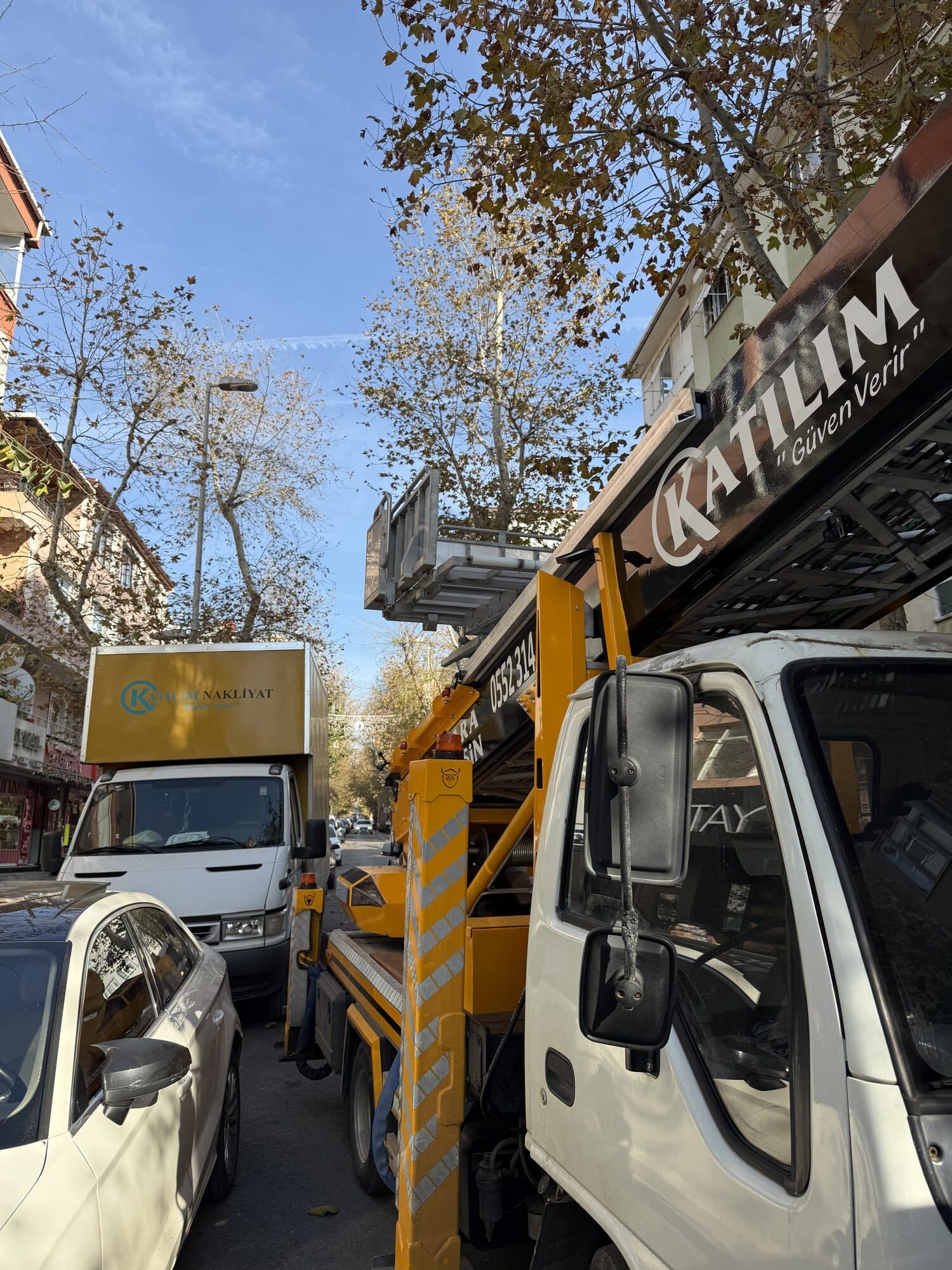 Katılım Nakliyat asansörlü taşıma araçları iş başında