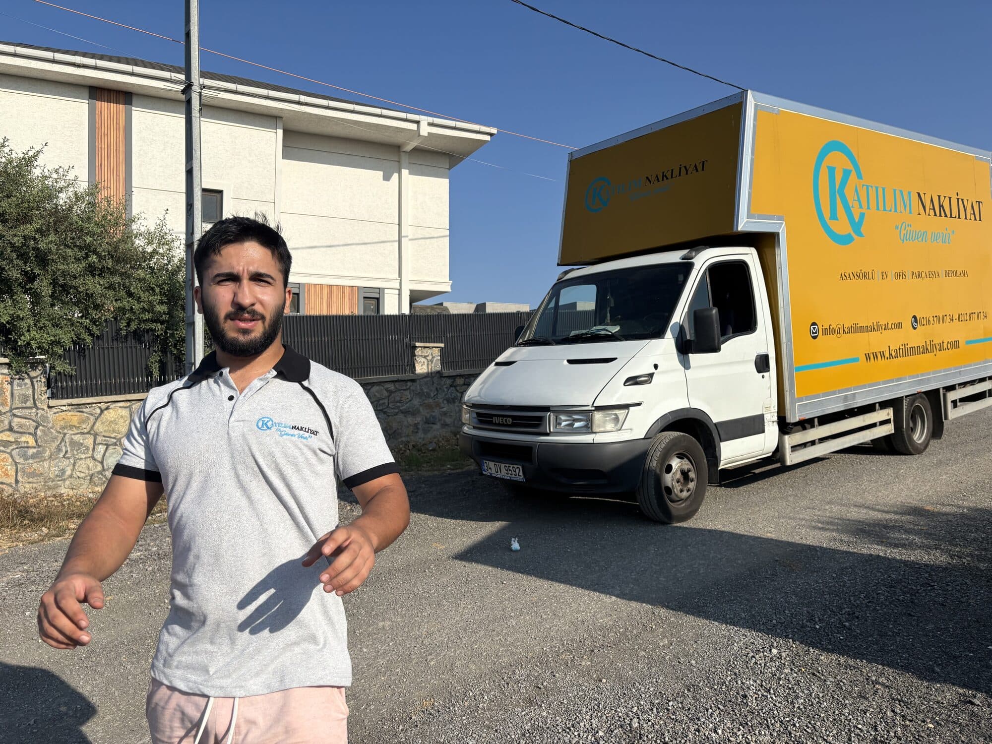 Katılım Nakliyat personeli ve taşıma kamyonu