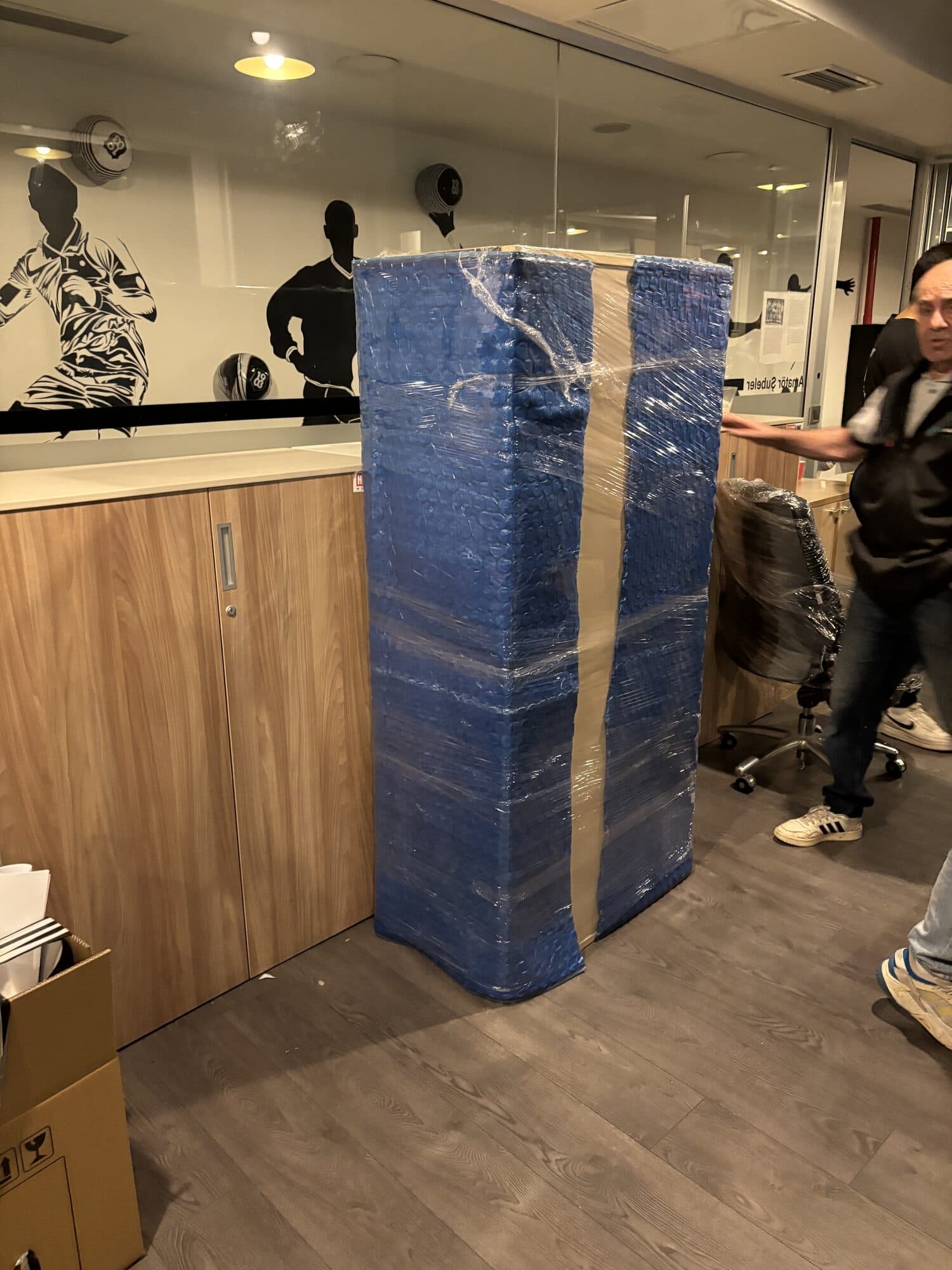 Ofis eşyasının koruyucu paketlenmesi