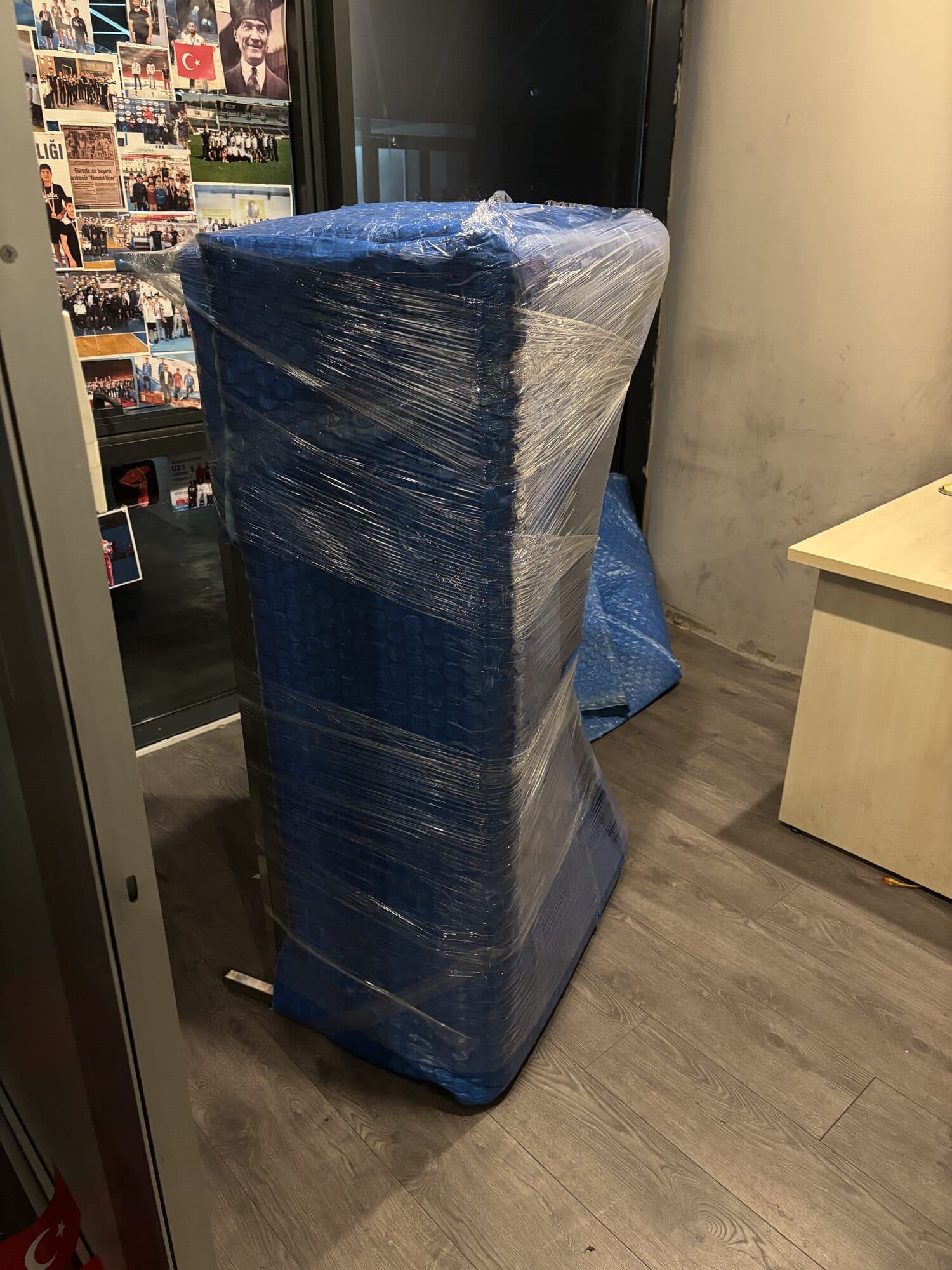 Ofis taşıma için paketlenmiş dolap