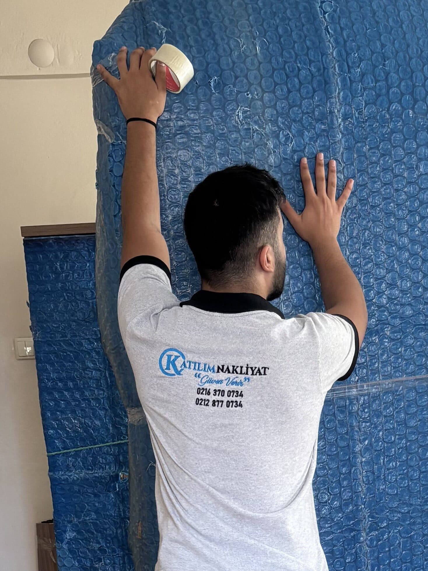 Titiz paketleme çalışması — her köşe koruma altında